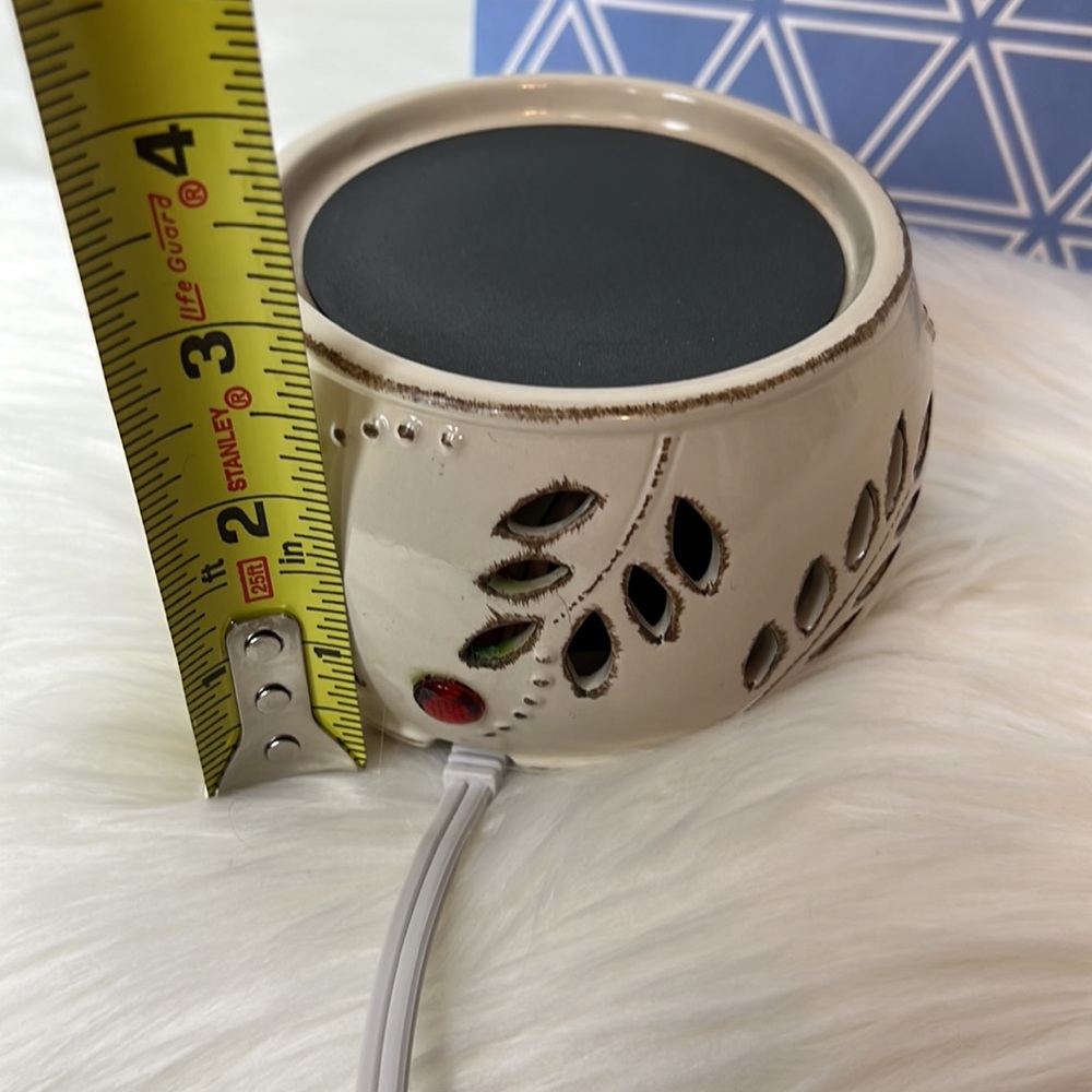 Yankee Candle Electric Leaf and Berry Tart or Candle Warmer Ivory with light - Picture 11 of 11